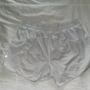 Lululemon White Swift Speed Shorts – Size 16